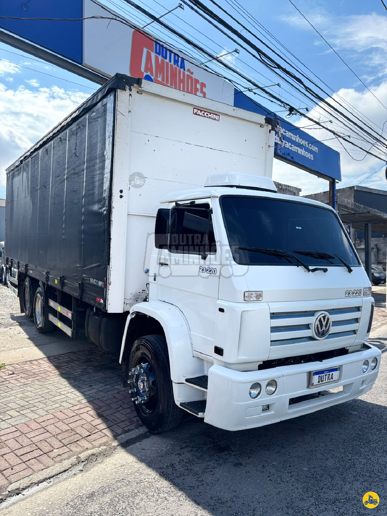 CAMINHAO VOLKSWAGEN VW 23220 Baú Sider Truck 6x2 Dutra Caminhões SAO PAULO SÃO PAULO SP
